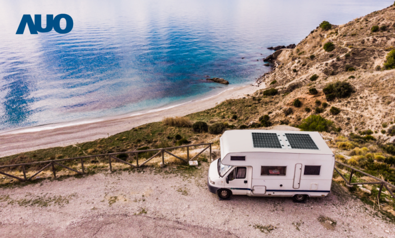 「可撓輕量化太陽光電板SunCurva」使用輕量特殊耐候型複合板取代傳統太陽能板的玻璃前板，不僅降低70%重量，每米平方僅3Kg；具有抗衝擊性能及通過電磁相容性測試，可應用於交通運輸工具，如露營車、遊艇等